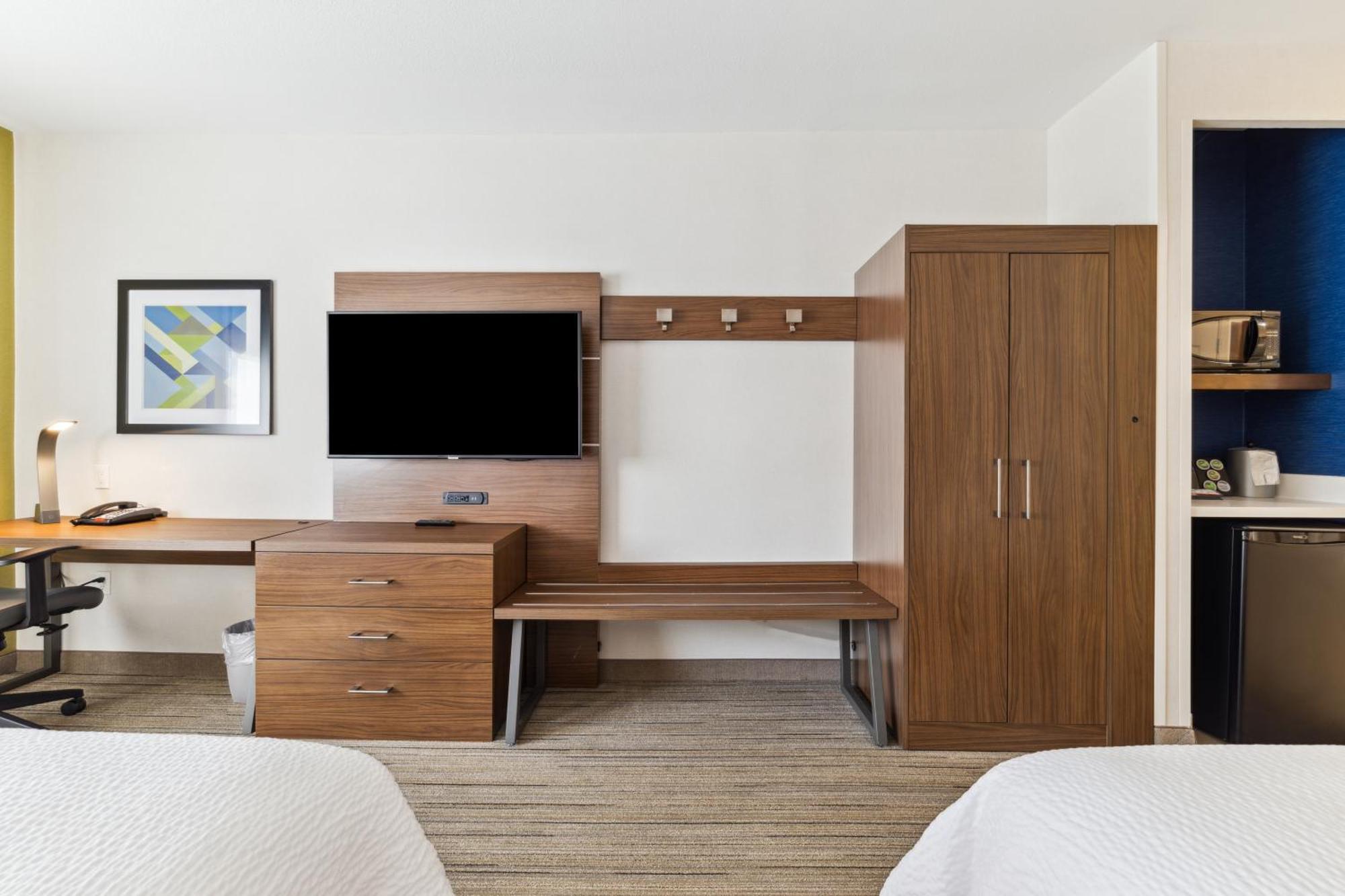 Holiday Inn Express & Suites Mountain View Silicon Valley By Ihg Exterior photo