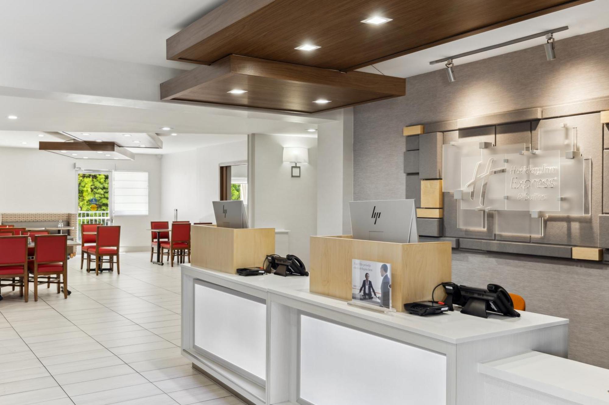 Holiday Inn Express & Suites Mountain View Silicon Valley By Ihg Exterior photo