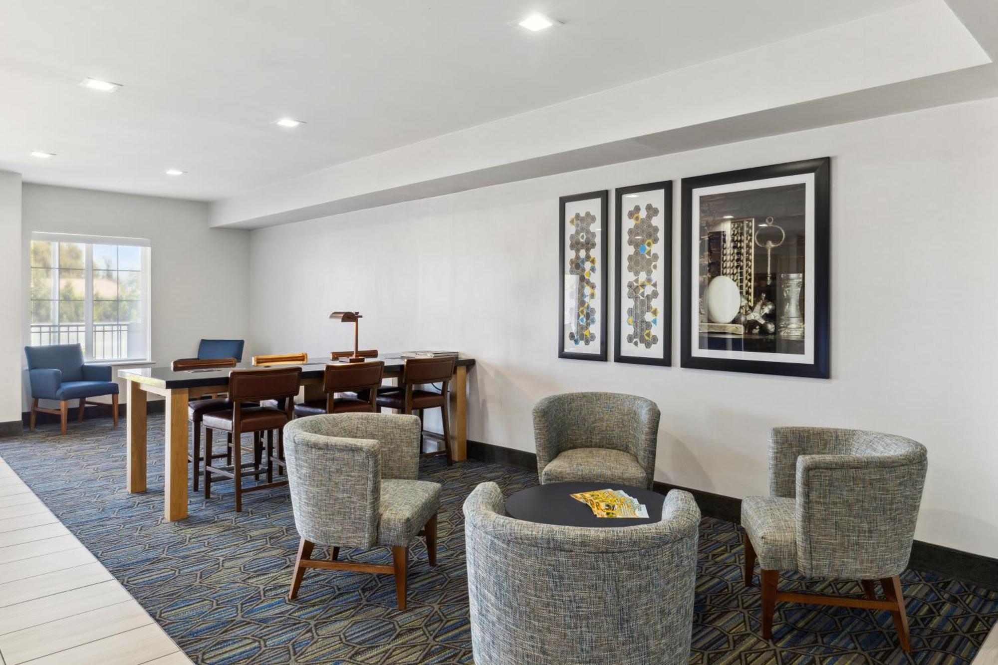 Holiday Inn Express & Suites Mountain View Silicon Valley By Ihg Exterior photo