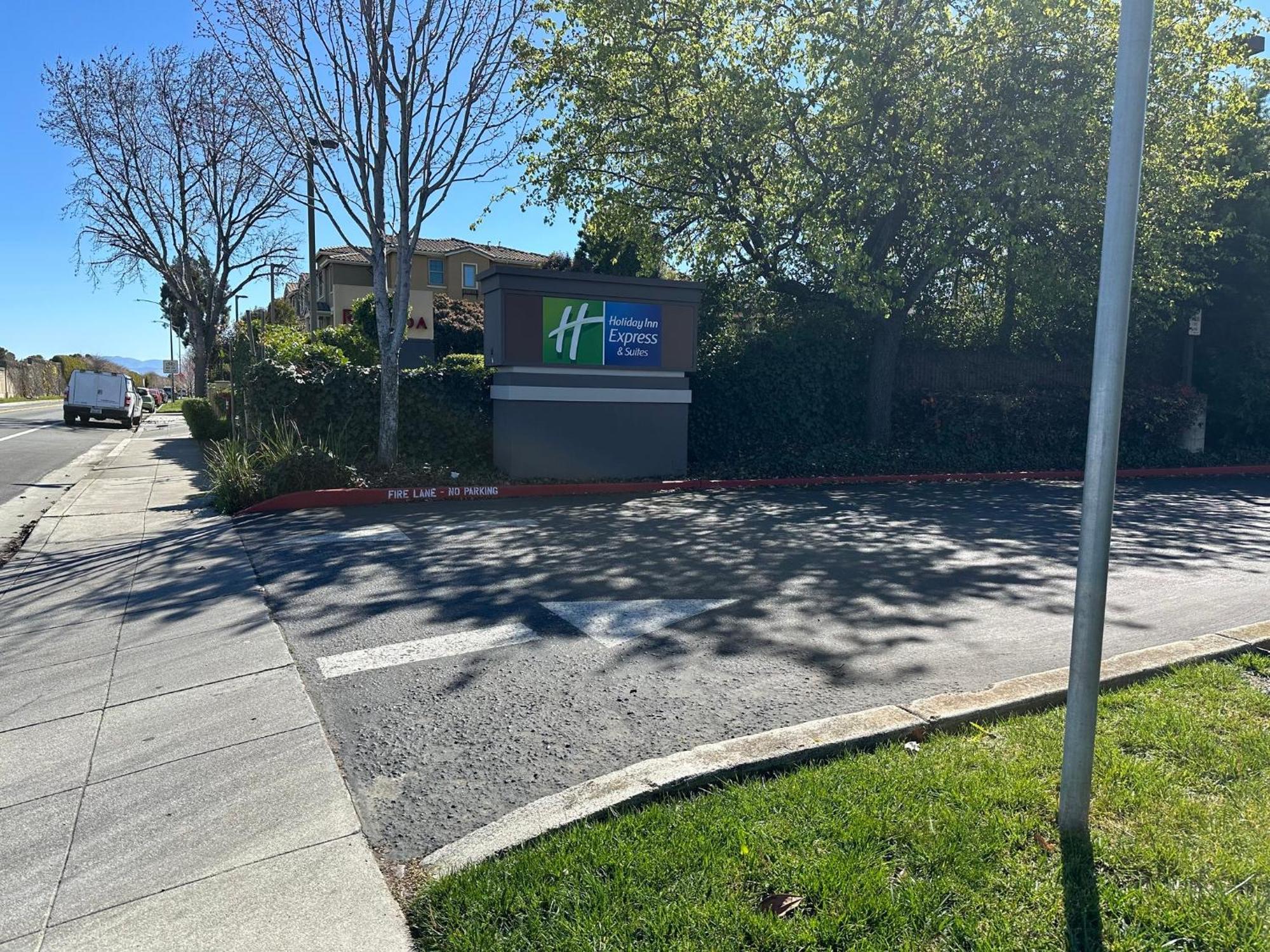Holiday Inn Express & Suites Mountain View Silicon Valley By Ihg Exterior photo