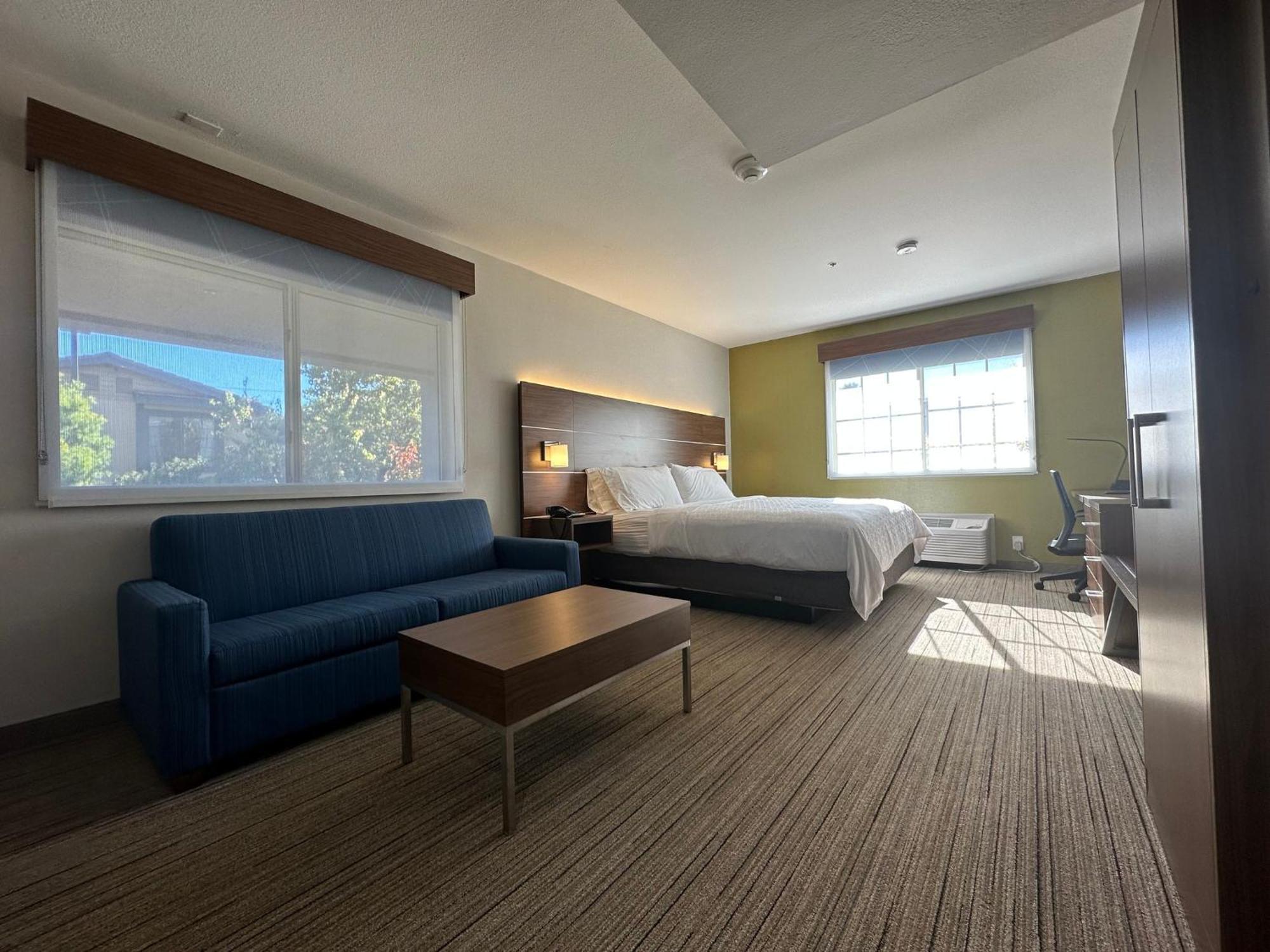 Holiday Inn Express & Suites Mountain View Silicon Valley By Ihg Exterior photo