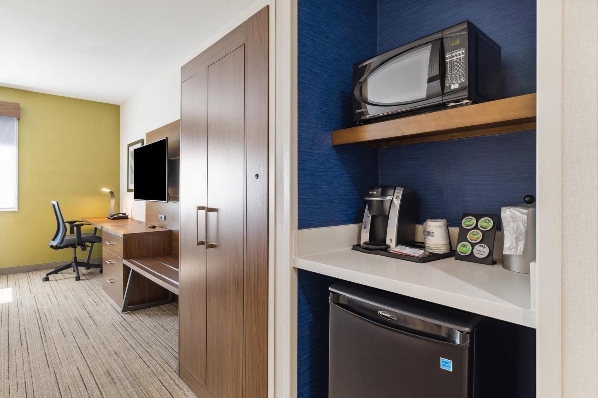 Holiday Inn Express & Suites Mountain View Silicon Valley By Ihg Exterior photo