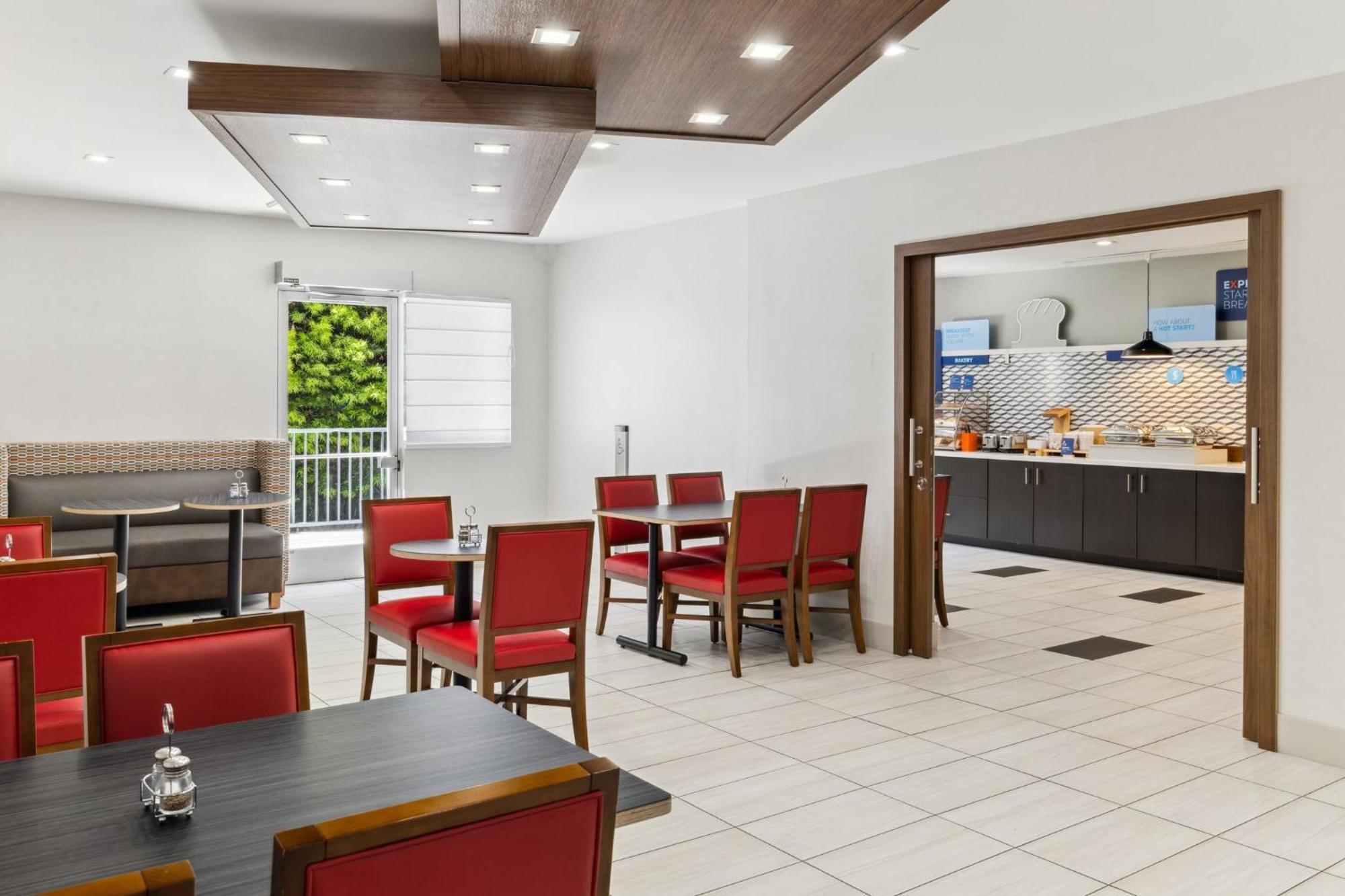 Holiday Inn Express & Suites Mountain View Silicon Valley By Ihg Exterior photo