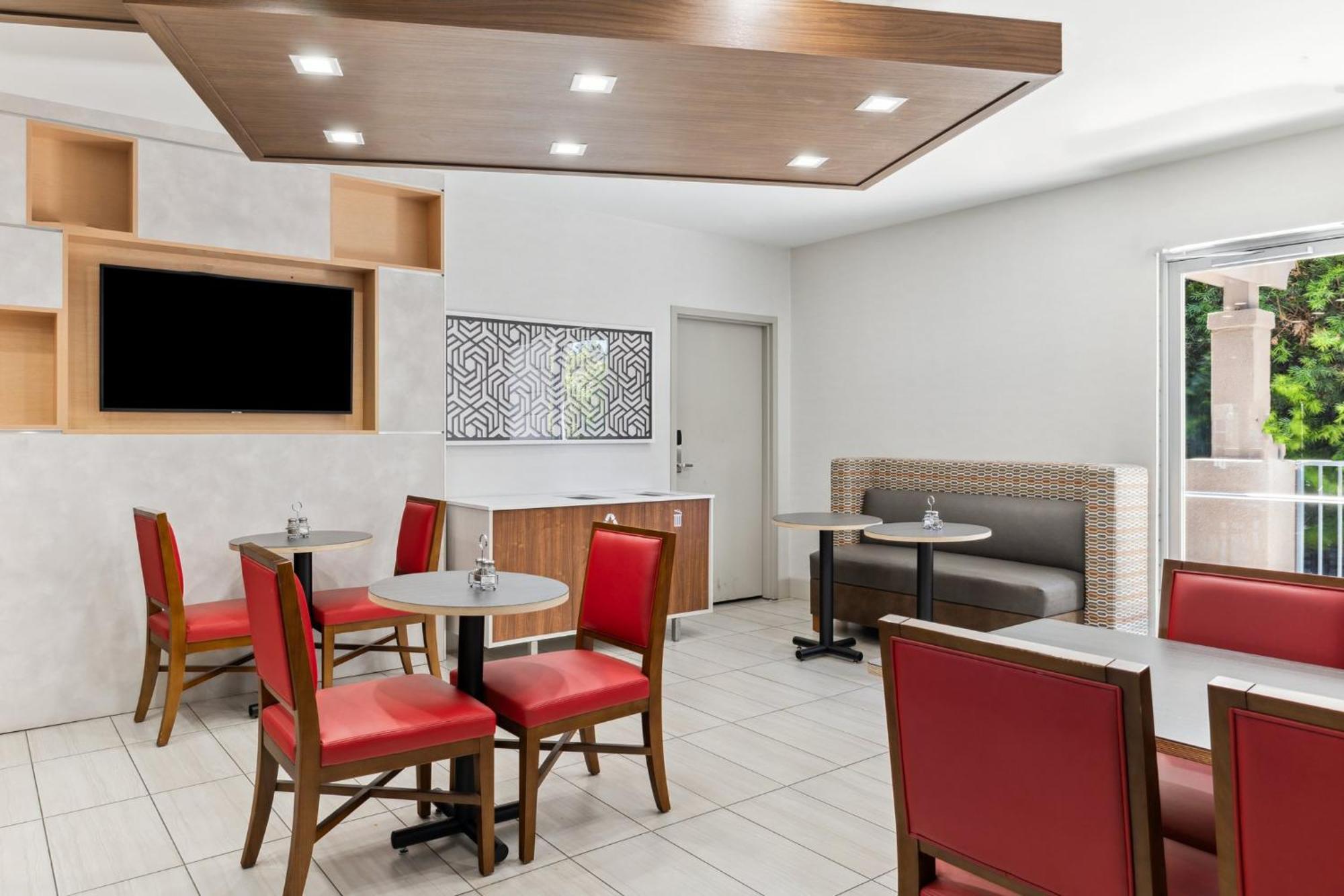 Holiday Inn Express & Suites Mountain View Silicon Valley By Ihg Exterior photo